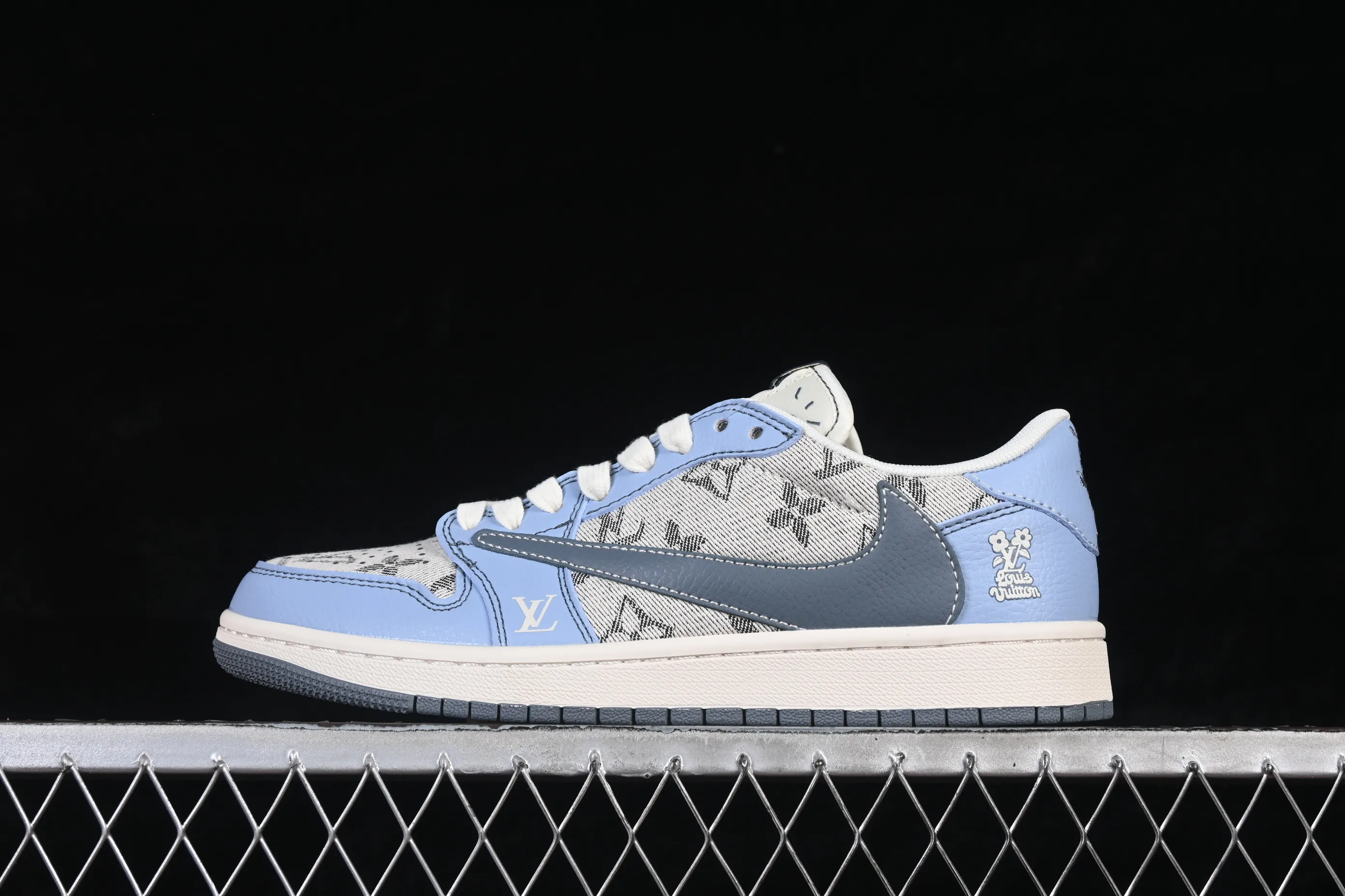 All categories Air Jordan Jordan series basketball shoes Air Jordan 1 Low High-end customized low-top sneakers Travis Scott x Fragment Design x Air Jordan 1 Low OG SP AJ1 Joe 1 joint sky blue gray cloth print low-top cultural casual sneakers XS7089-606